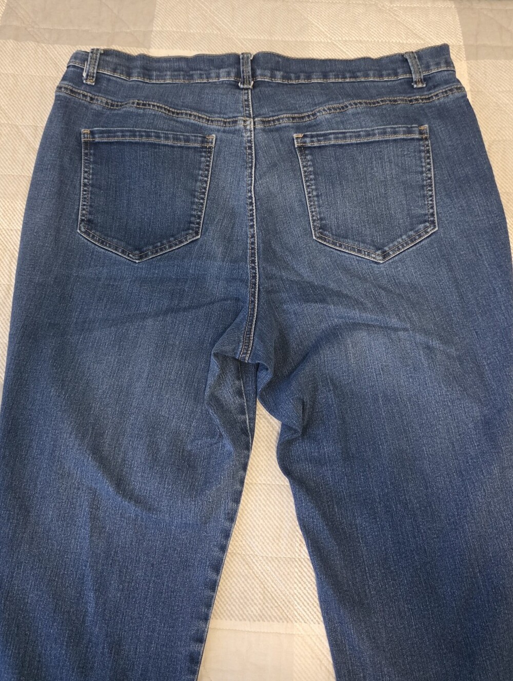 Gloria Vanderbilt Straight Leg Jeans - Picture 3 of 5